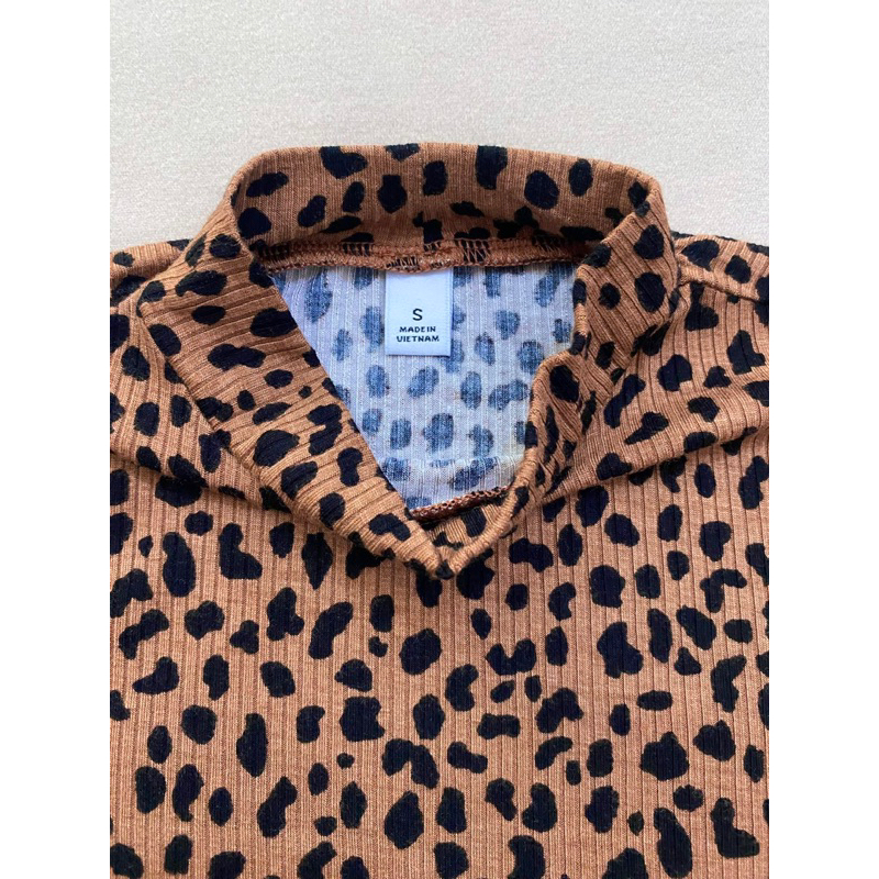 Áo croptop thun gân hoạ tiết  - Thanh lý vnxk