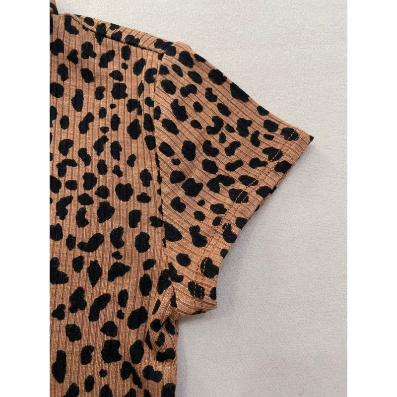 Áo croptop thun gân hoạ tiết  - Thanh lý vnxk