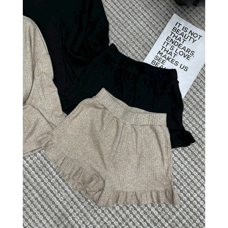 Set áo tay dài phối quần short viền bèo