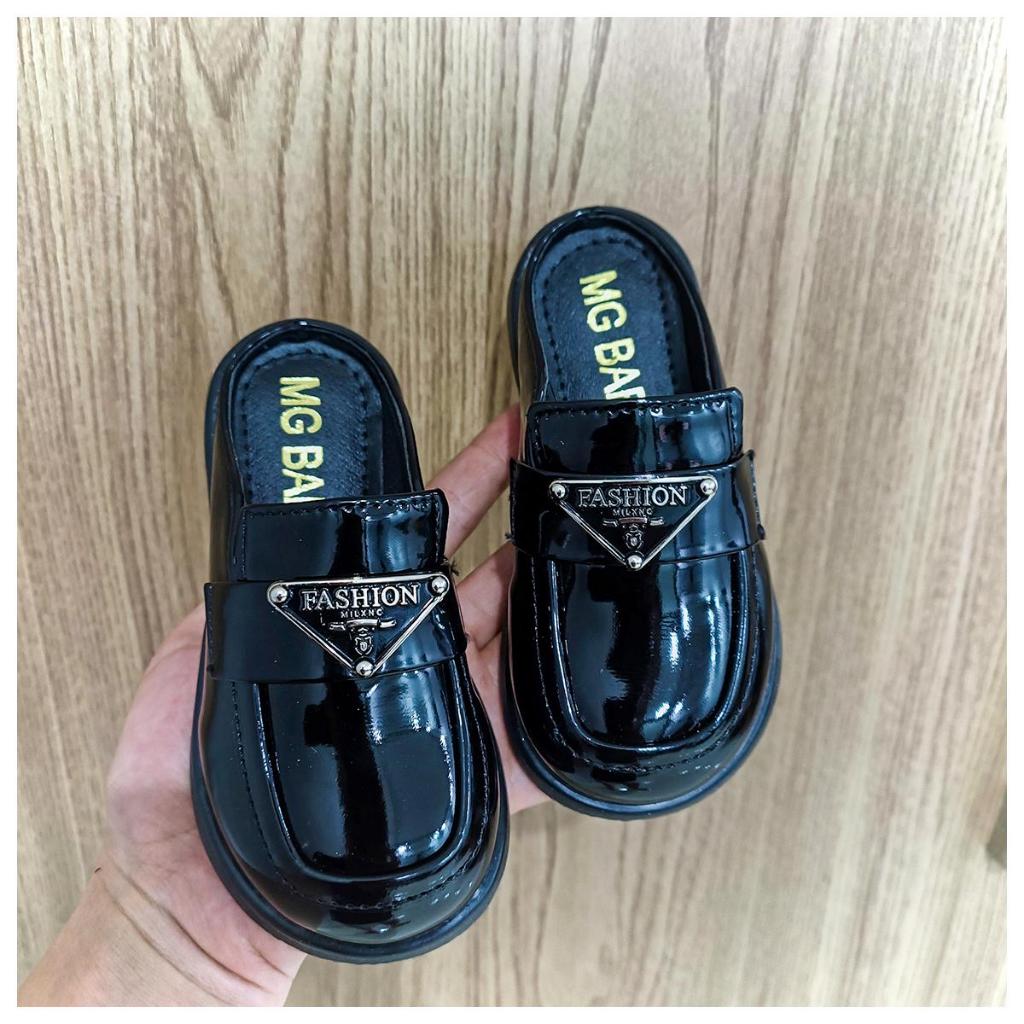 Dép sục Đế Đốc thời trang phối khóa Fashion xinh yêu cho bé Gái