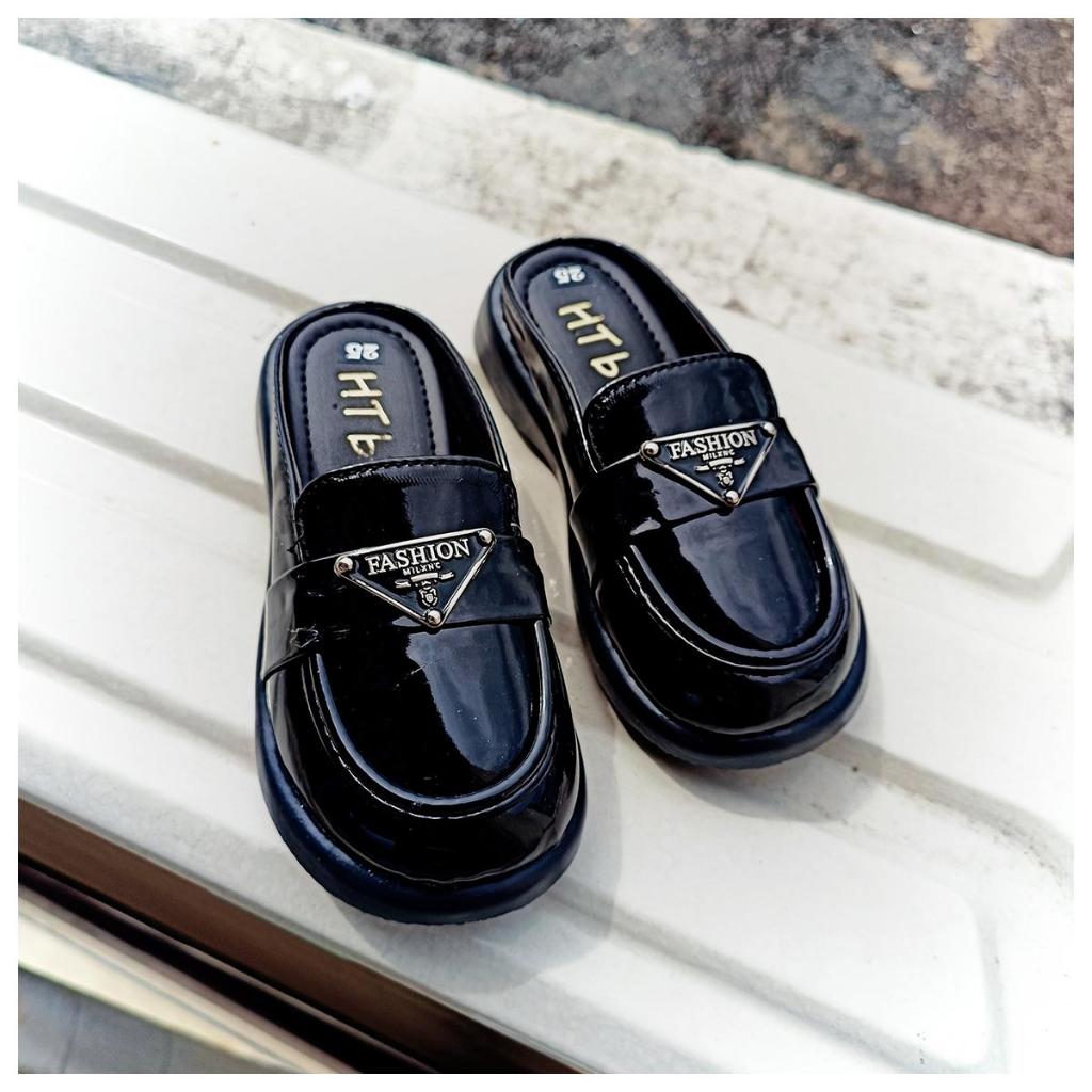 Dép sục Đế Đốc thời trang phối khóa Fashion xinh yêu cho bé Gái