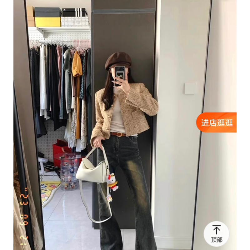 Áo dạ tweed màu nâu tây cúc tròn màu vàng