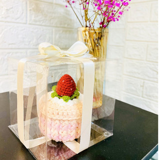 Hộp bánh sinh nhật móc len handmade