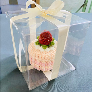 (Hộp quà tặng) Hộp bánh sinh nhật móc len handmade
