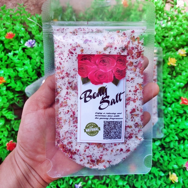 Muối tắm hoa hồng nhiều hoa hồng khô Body Salt 100g