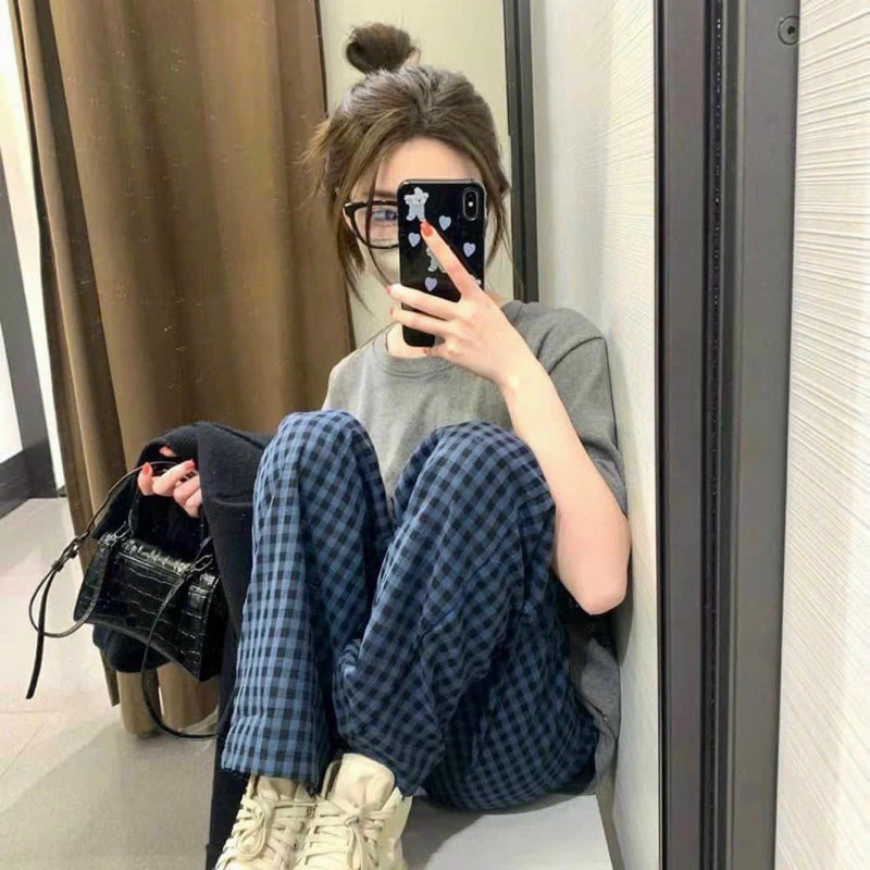 Quần suông kẻ caro xanh thêu Mickey