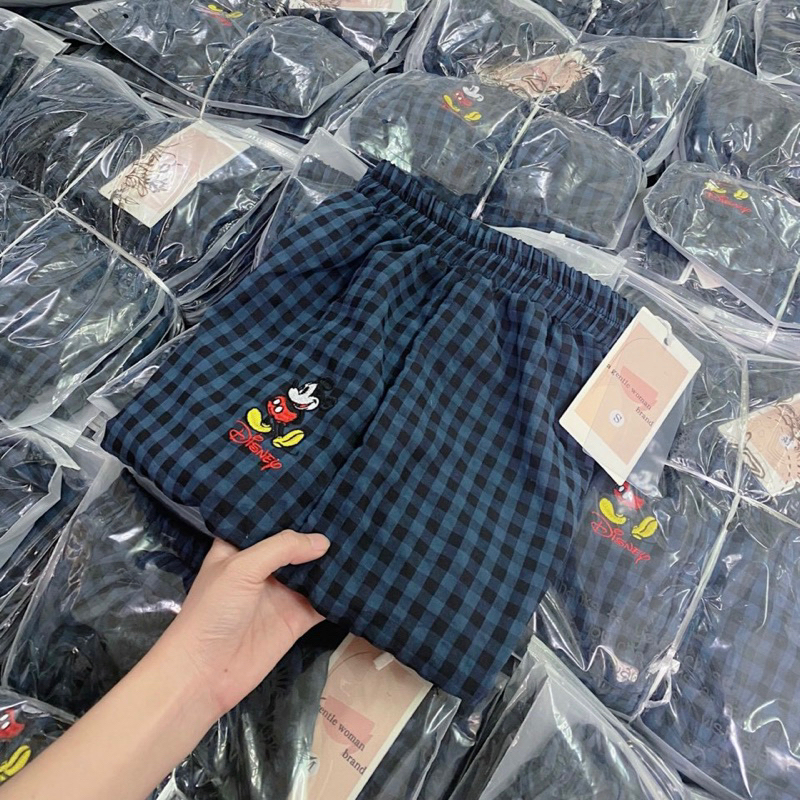 Quần suông kẻ caro xanh thêu Mickey