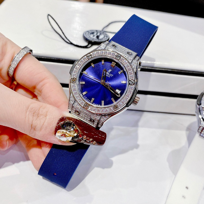 Đồng hồ nữ Hublott mặt tròn đính đá dây cao su