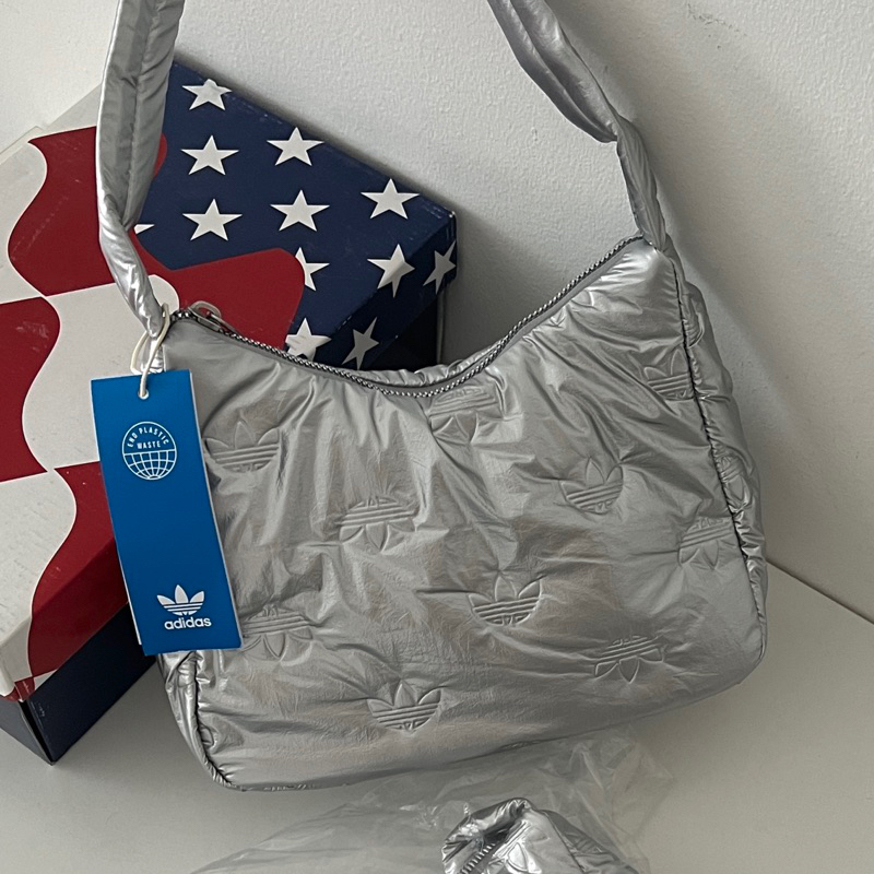 Túi Adidas silver đeo vai mini satin puffy II3393