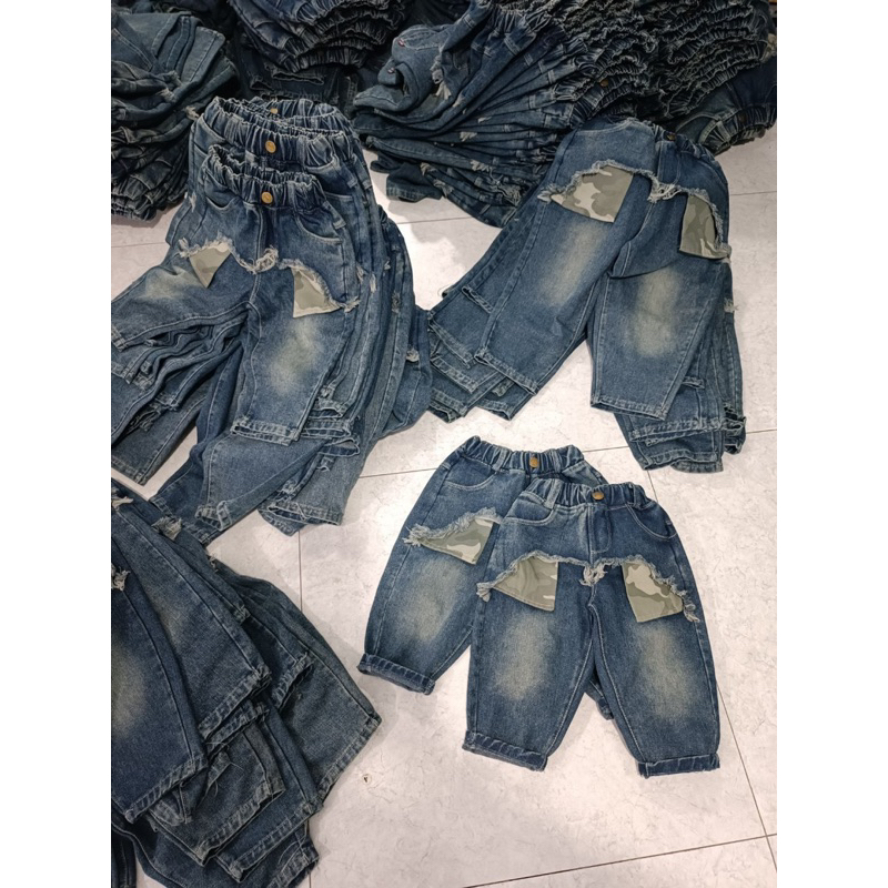 Quần jean túi rách rằn ri bé trai