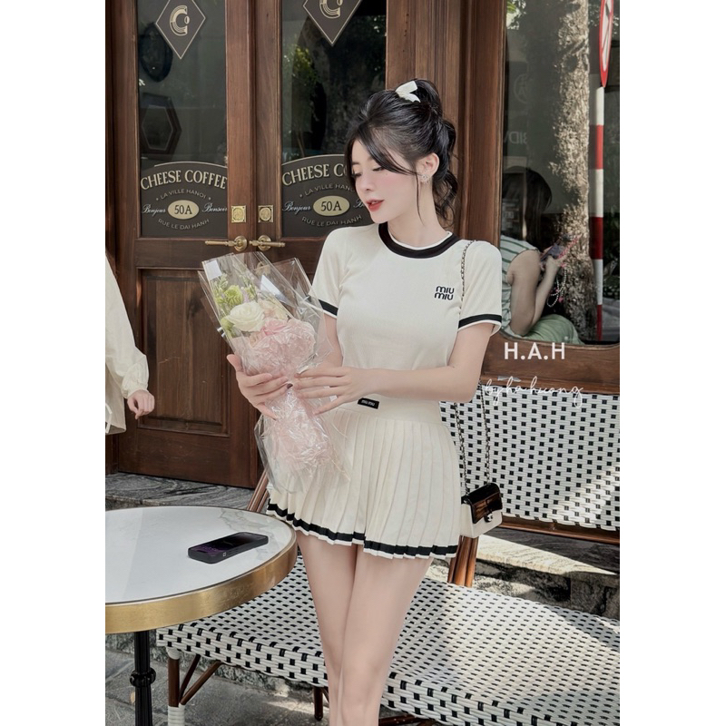 Set bộ áo tăm thêu MiuMiu chân váy trẻ trung đi chơi