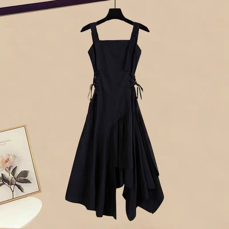 Set áo len croptop lệch vai vạt chéo phối cùng váy yếm xẻ một bên chân