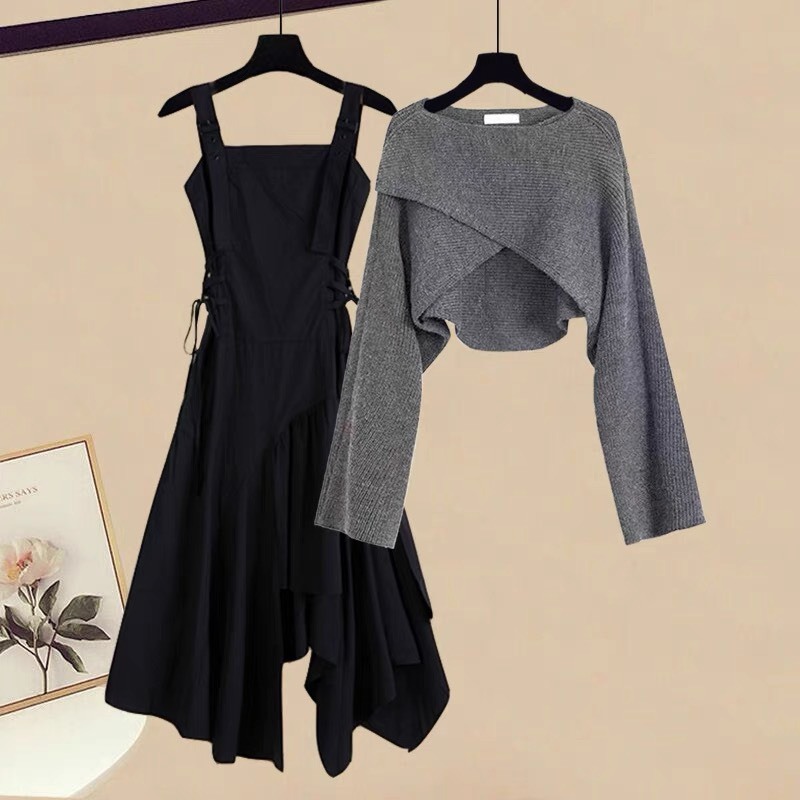 Set áo len croptop lệch vai vạt chéo phối cùng váy yếm xẻ một bên chân