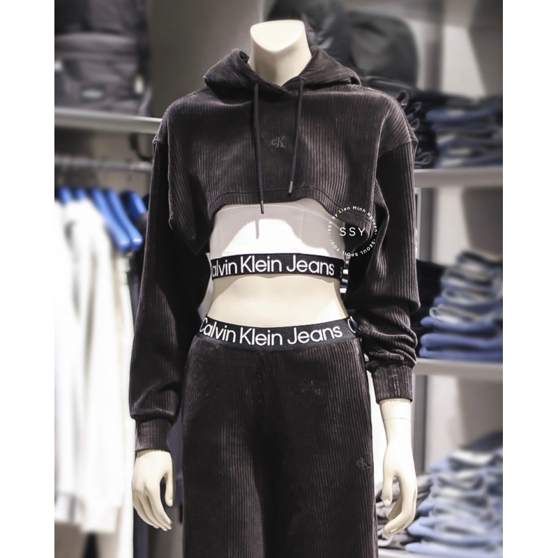 [ ORDER ] Set áo nhung có mũ và áo croptop Calvin Klein dành cho nữ  J222299-BEH