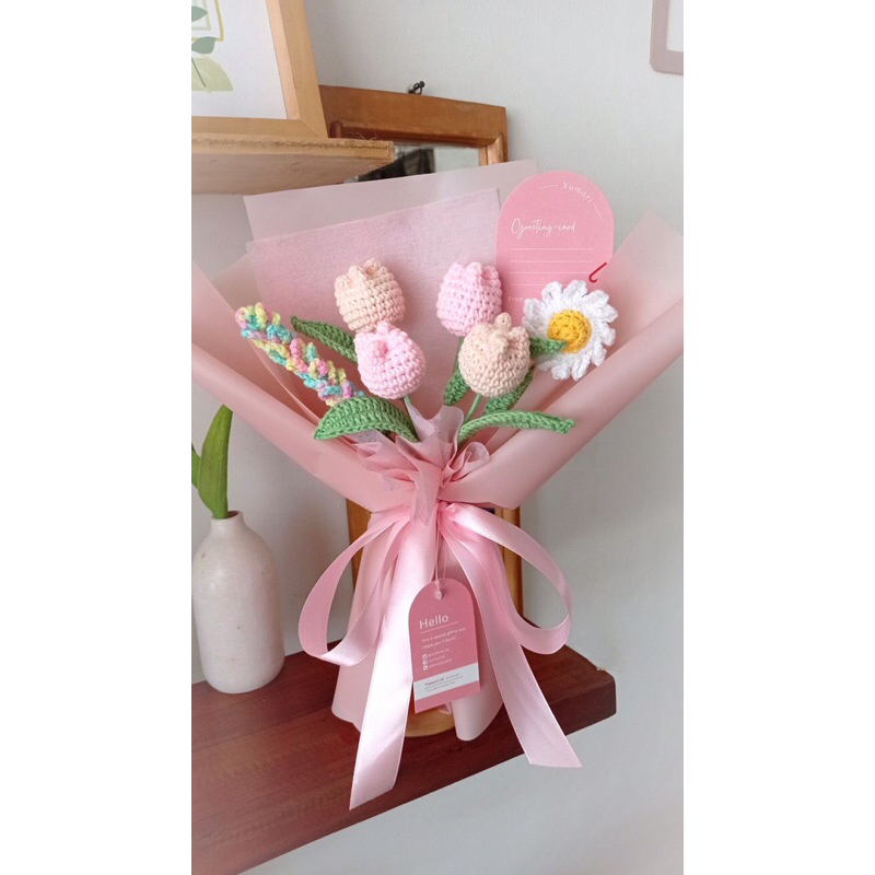 Hoa len tặng thầy cô