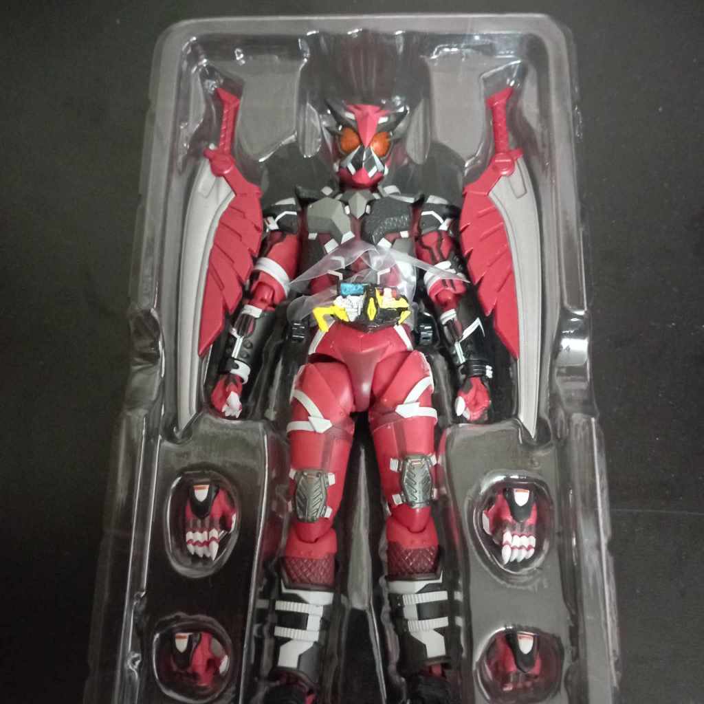 Đồ chơi SHF S.H.Figuarts Kamen Rider Ikazuchi - Kamen Rider 01 Zero One