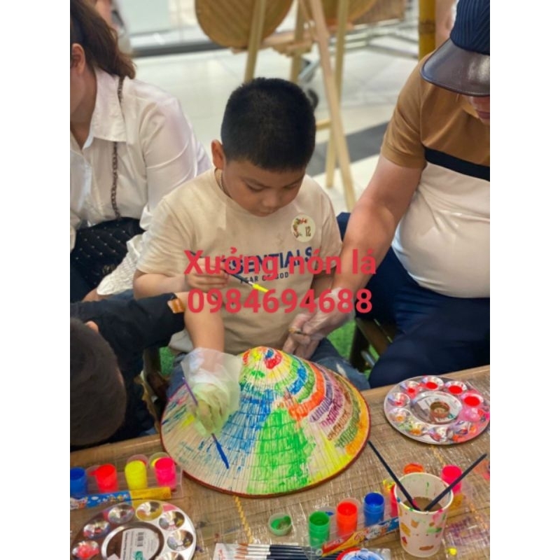 Nón lá cho học sinh vẽ và đội