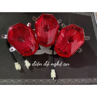 Đèn hậu Xmen theo xe bóng sợi đốt và bóng audi chớp nháy.