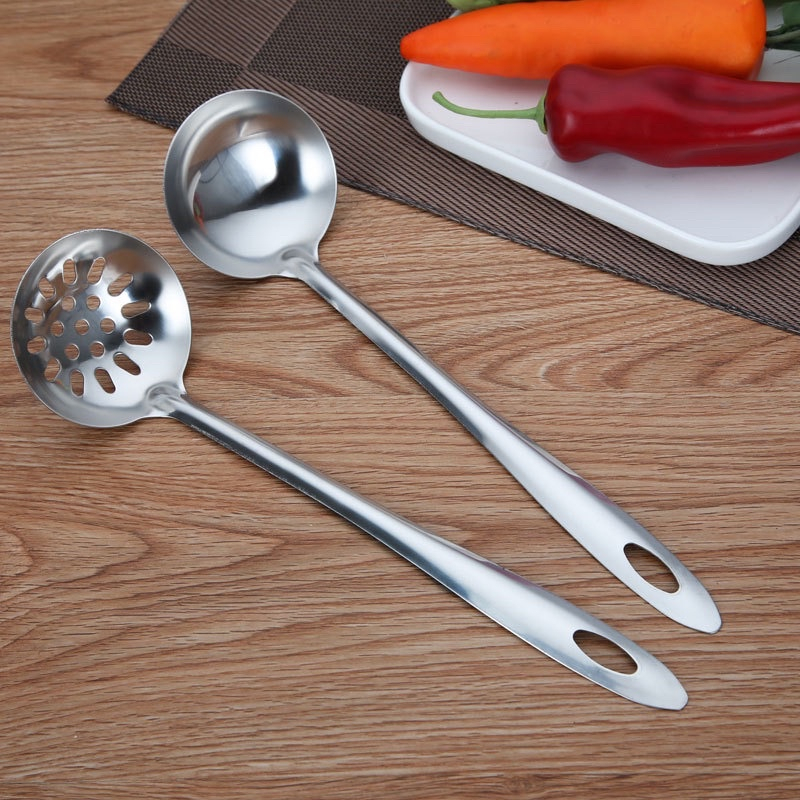 Muỗng múc canh chất liệu inox không gỉ sáng  bóng, không thủng và có thủng, cán cầm tay dài, an toàn sử dụng