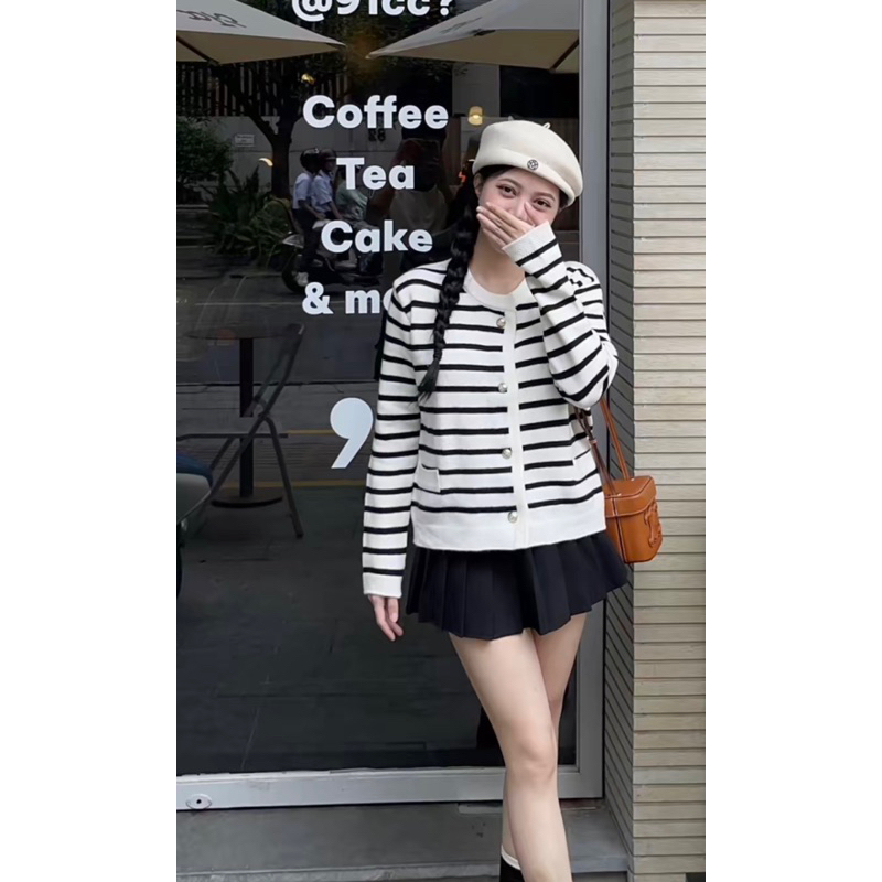 Áo cadigan len kẻ ngang khuy giữa Qc