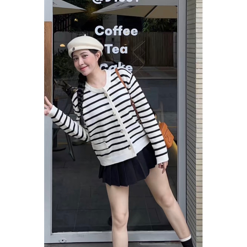 Áo cadigan len kẻ ngang khuy giữa Qc