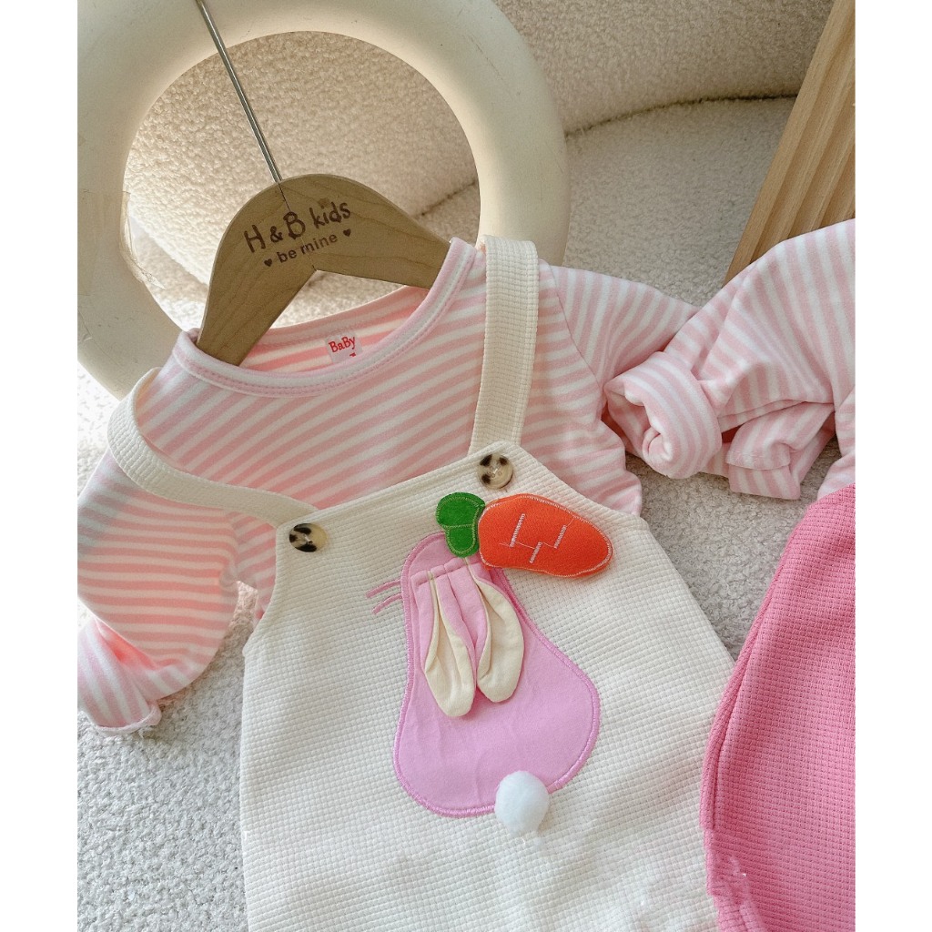 Body cho bé gái , Sét body yếm thỏ carot áo zip lông 2 mặt + yếm chất tổ ong đáng yêu cho bé