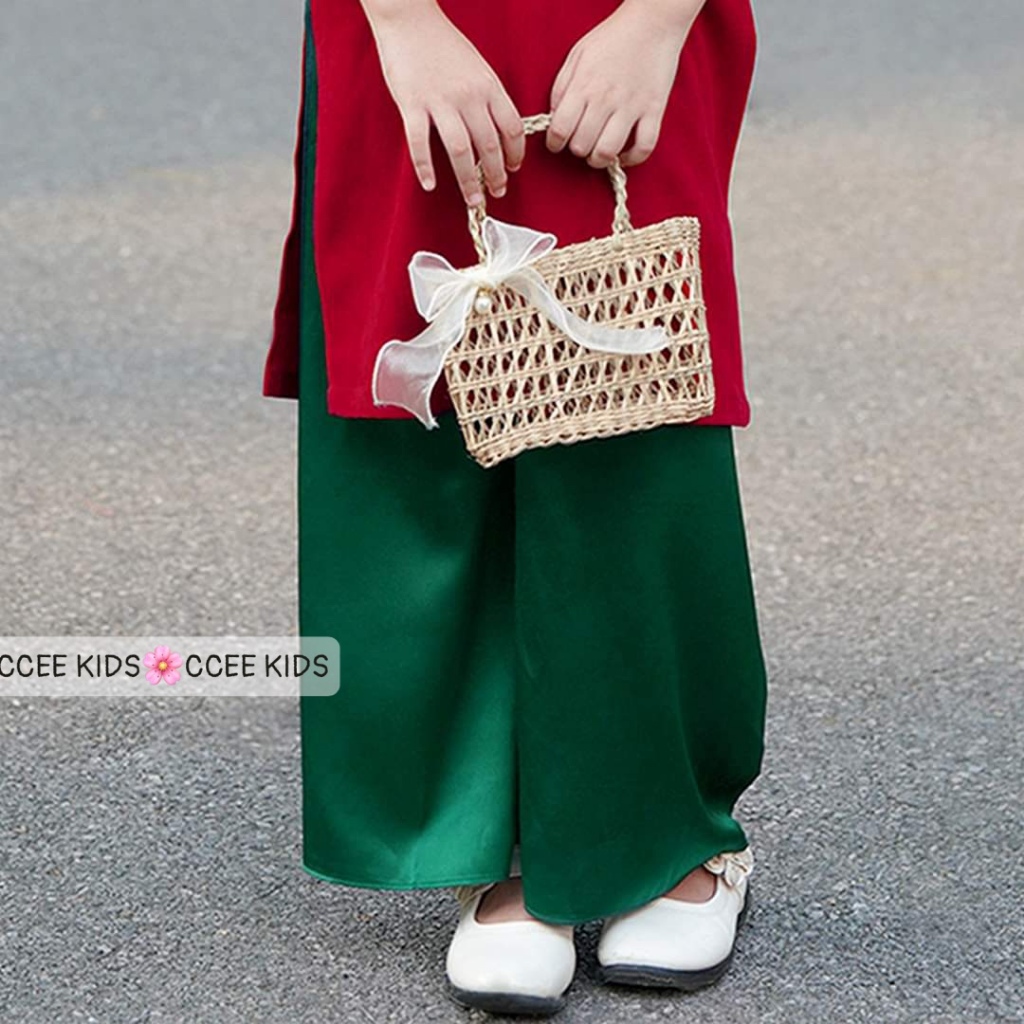 Áo dài đính ngọc hoạ tiết sắc nét cho bé diện Lễ Tết siêu đẹp