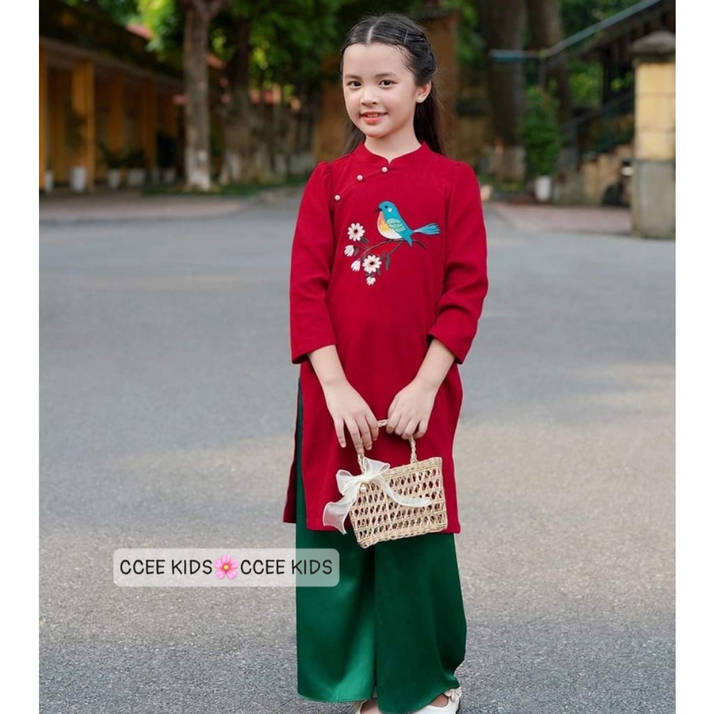 Áo dài đính ngọc hoạ tiết sắc nét cho bé diện Lễ Tết siêu đẹp