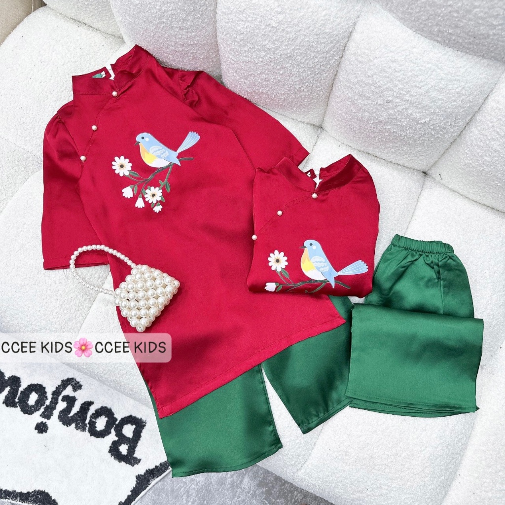 Áo dài đính ngọc hoạ tiết sắc nét cho bé diện Lễ Tết siêu đẹp