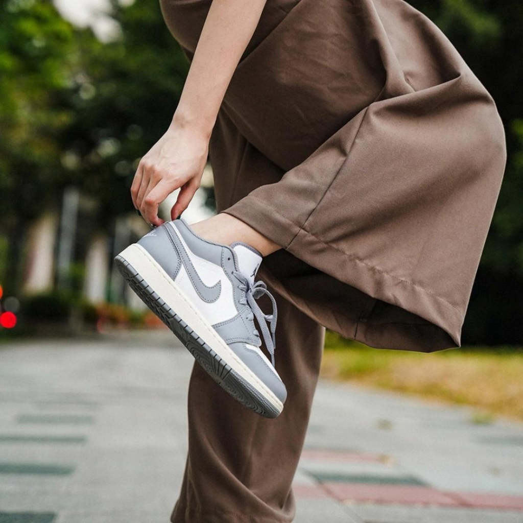 Giày Air Jordan 1 Low Stealth And White, Giày JD Vintage Grey thể thao nam nữ  DB6480-100 Sneaker đủ fullbox OVO STORE