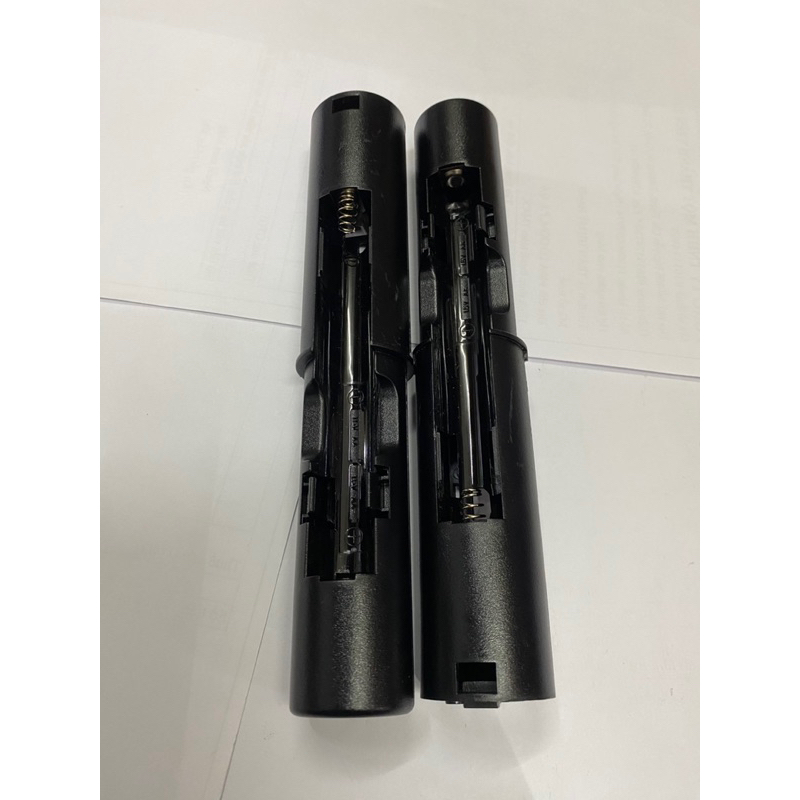 Cặp thân nhựa có chân pin  Baier 780