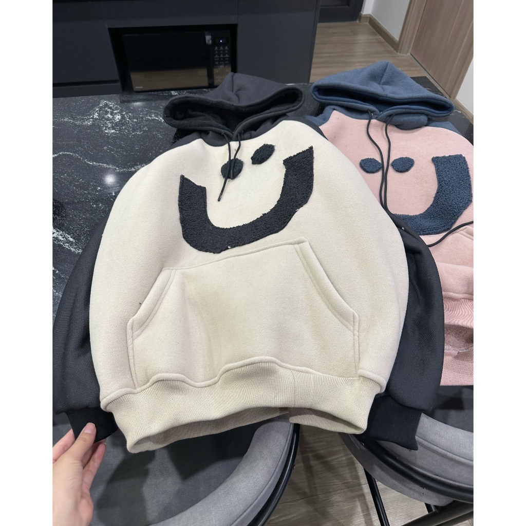 Áo Nữ, Áo Hoodie Nỉ Lót Lông Hình Mặt Cười Thêu Lông Tay Phối Màu