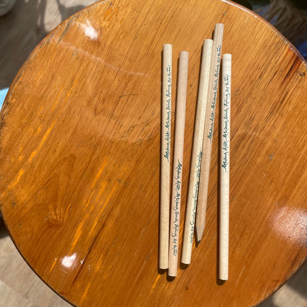 Bút chì gỗ không diệt không sinh - Saigon Books