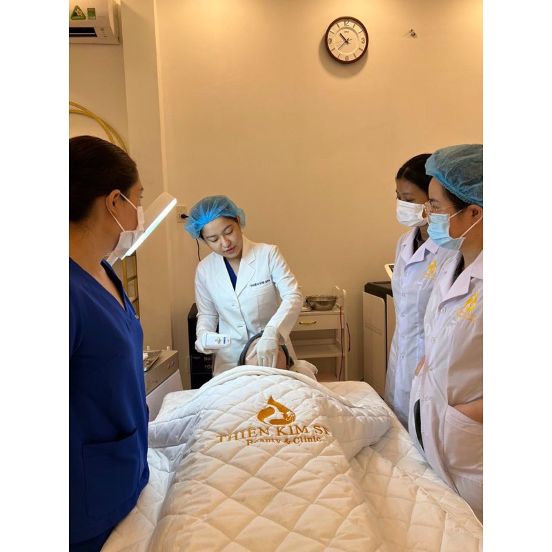 ÁO BLUOSE BÁC SĨ -Y Tá- Free thêu logo từ 5c