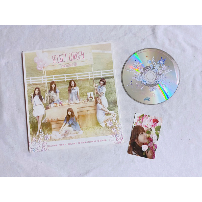 Apink mini album Secret Garden đã khui seal, đầy đủ đồ và photocard như hình.