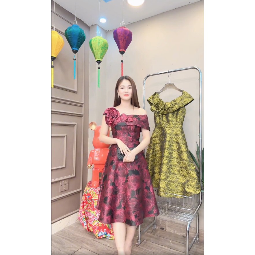 Váy lệch vai ngực đính hoa-10520