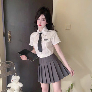 Áo sơ mi croptop thêu kèm cà vạt