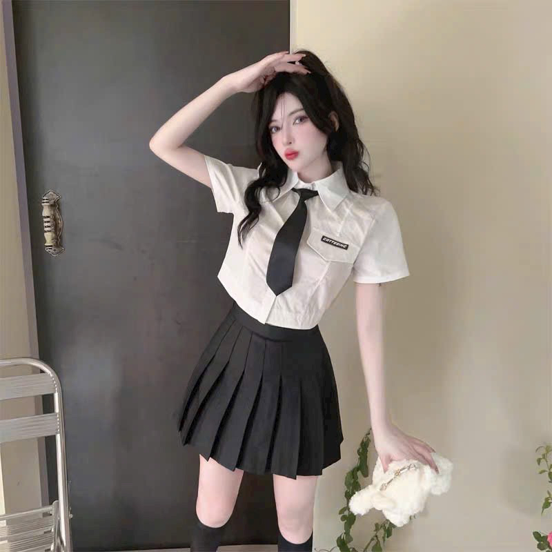 Áo Sơ Mi Croptop Thêu Kèm Cà Vạt