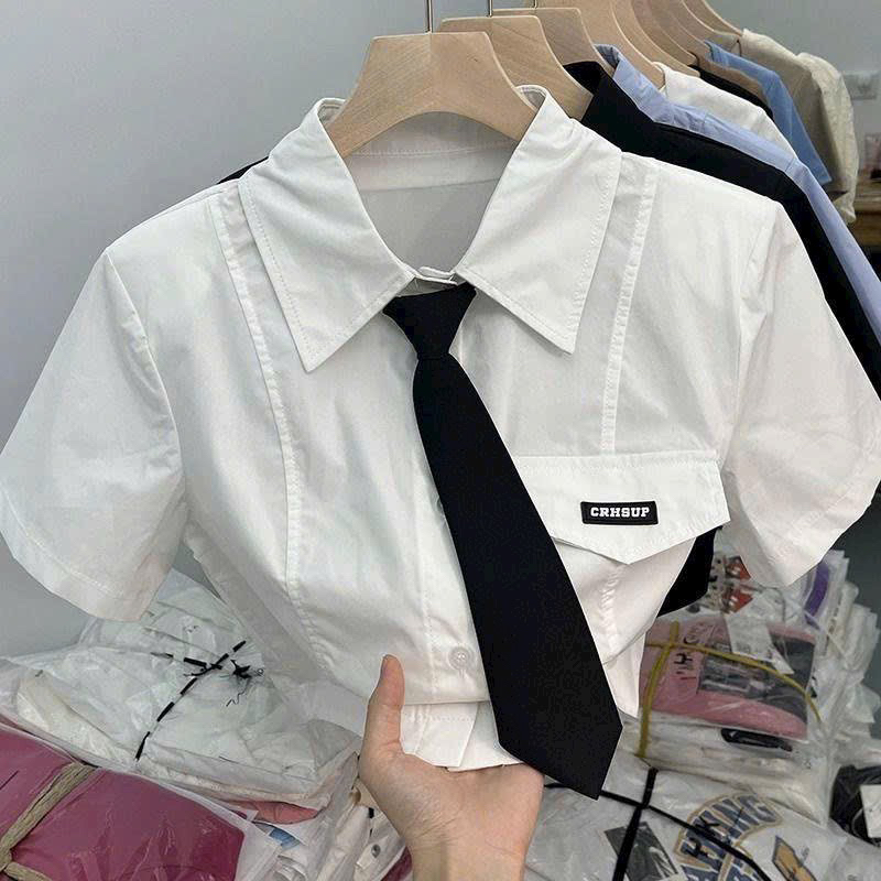 Áo Sơ Mi Croptop Thêu Kèm Cà Vạt