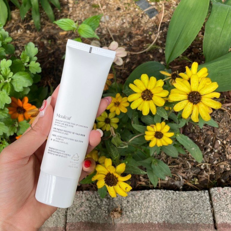 Kem thắp sáng da MOALEAF Cotton Tone Up Sunscreen - HÀN QUỐC
