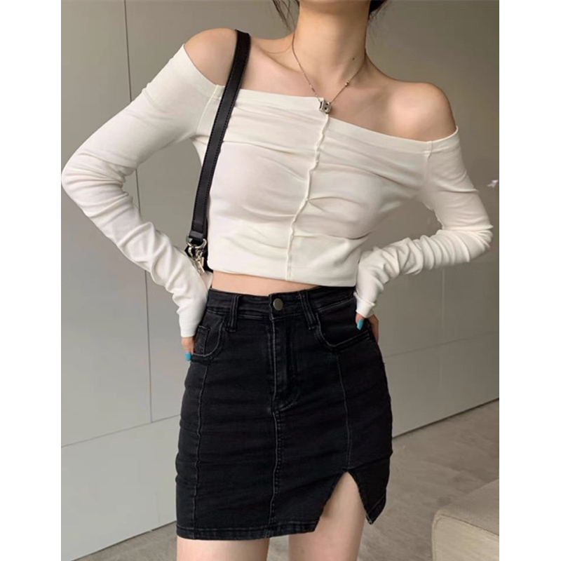 Áo thun trễ vai tay dài nhún cách điệu, ôm body. Chất vải thun tăm siêu co giãn.