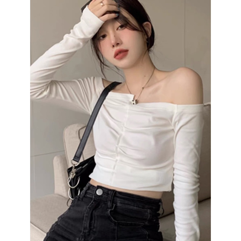 Áo thun trễ vai tay dài nhún cách điệu, ôm body. Chất vải thun tăm siêu co giãn.