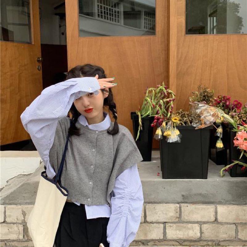 Set áo sơ mi kẻ xanh kèm áo gile xám form rộng phong cách hàn quốc