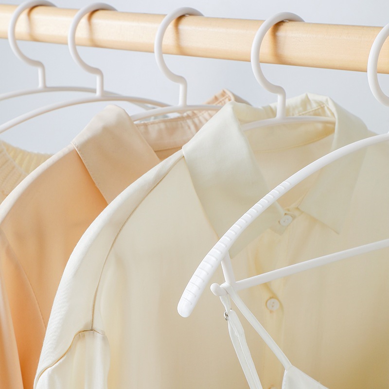 Móc treo quần áo vai rộng liền mạch dùng trong gia đình, không gây tình trạng áo bị co dãn khi phơi