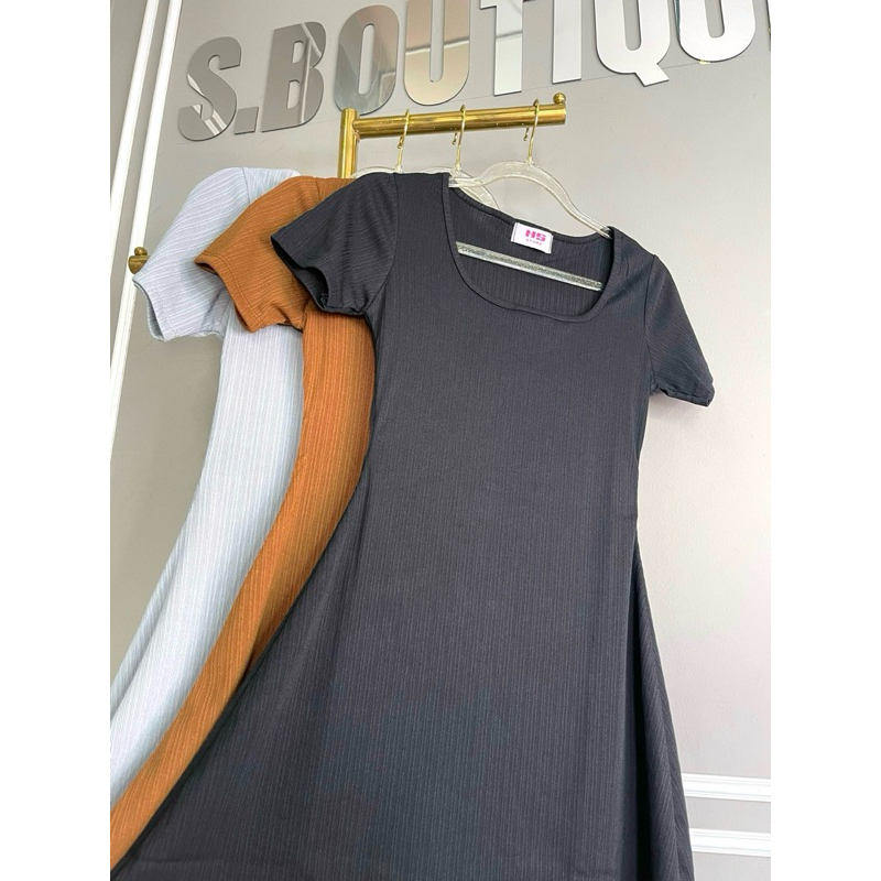 Đầm cổ vuông S.BOUTIQUE xoè tôn eo