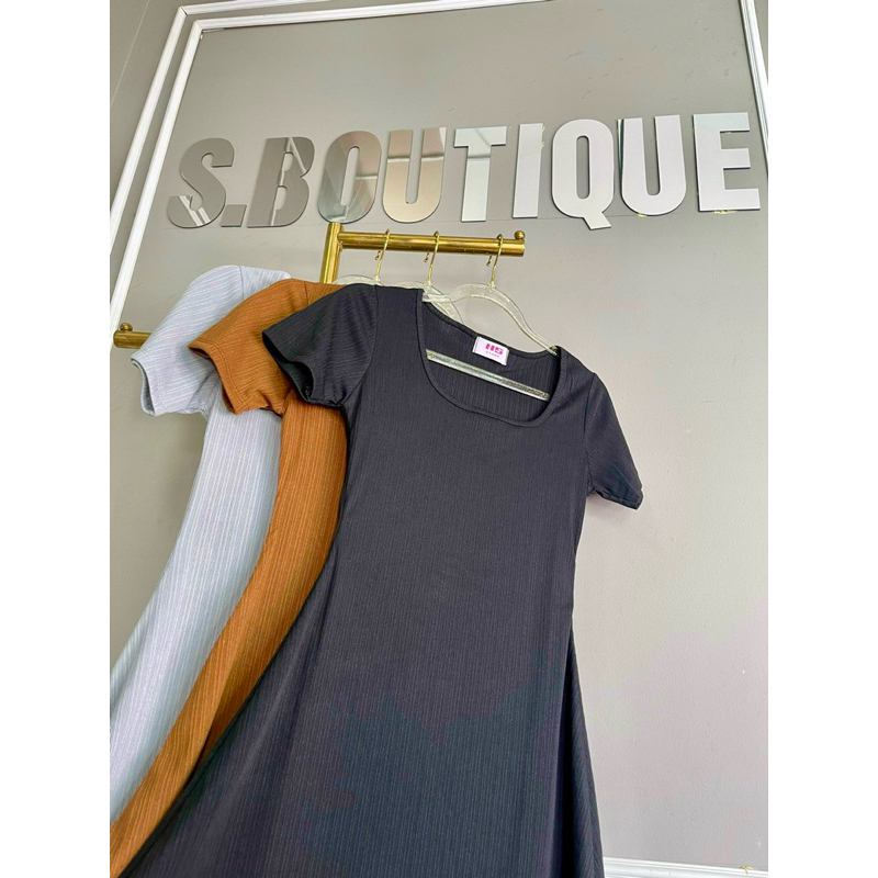 Đầm cổ vuông S.BOUTIQUE xoè tôn eo