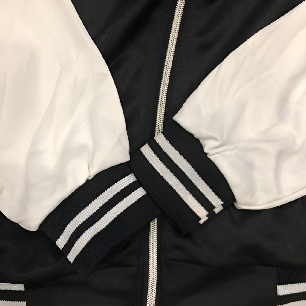 Sét bộ chữ B đen phối tay trắng, tay hơi lem .