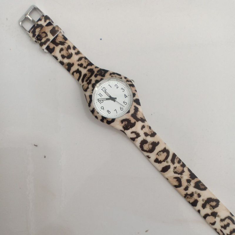 Đồng hồ si nhật nam nữ dây cao su hiệu NO BRAND độ mới cao 92%