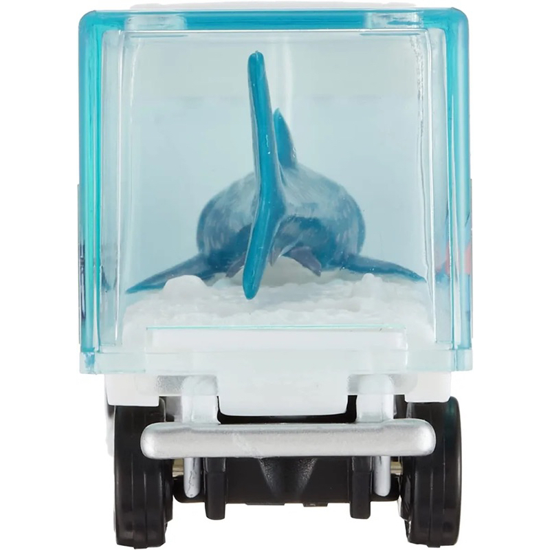 Xe Tomica chở cá mập