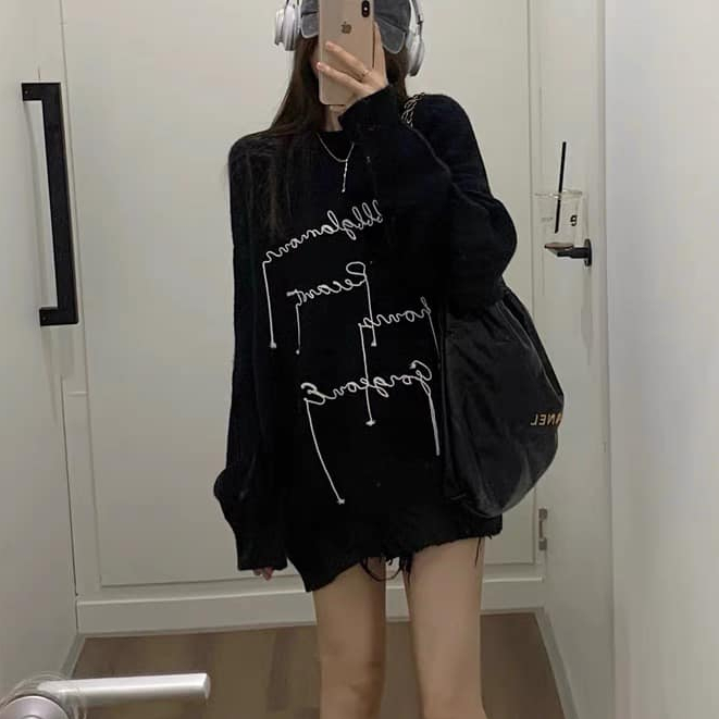 Áo len dài tay thêu chữ Basic form rộng